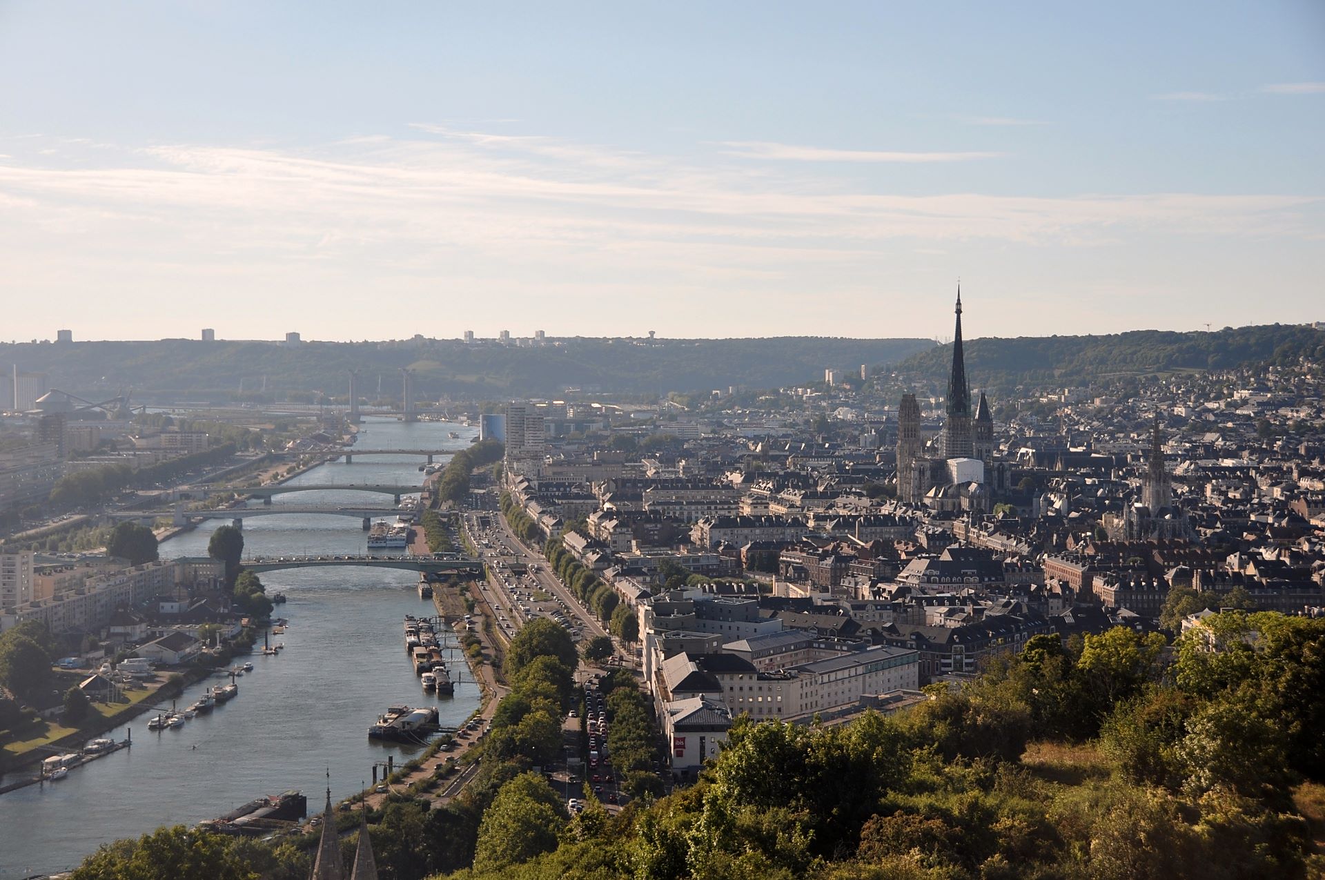 Image on the button leading to Rouen's description page : A photography of Rouen.